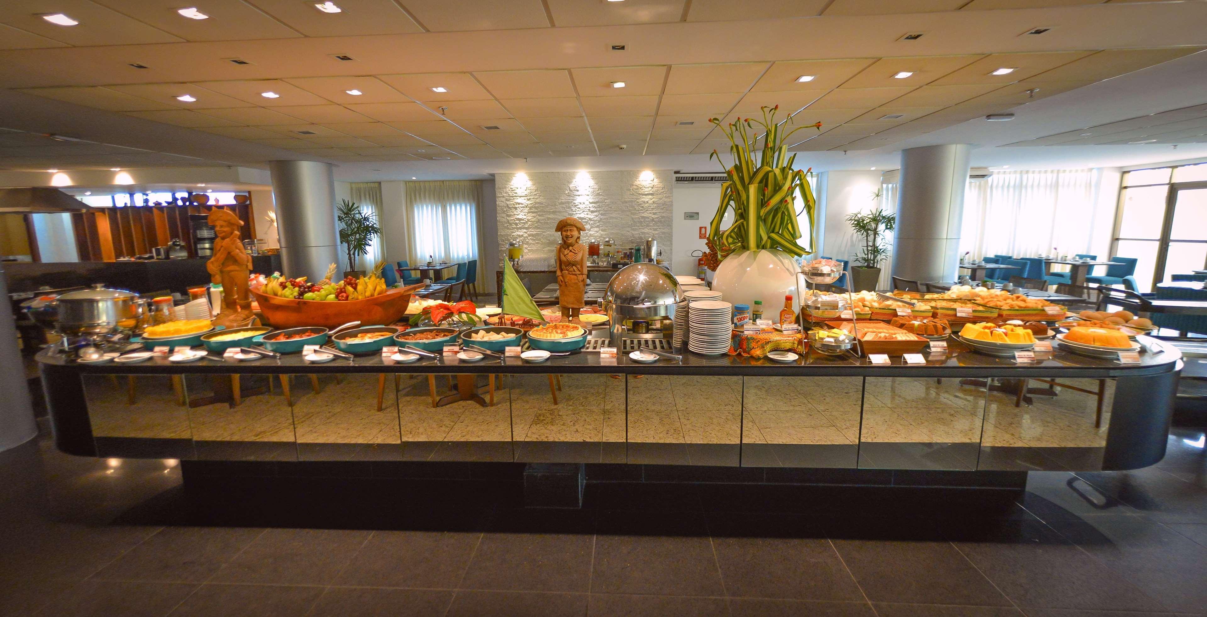 Best Western Premier Maceio Екстериор снимка A buffet at a hotel