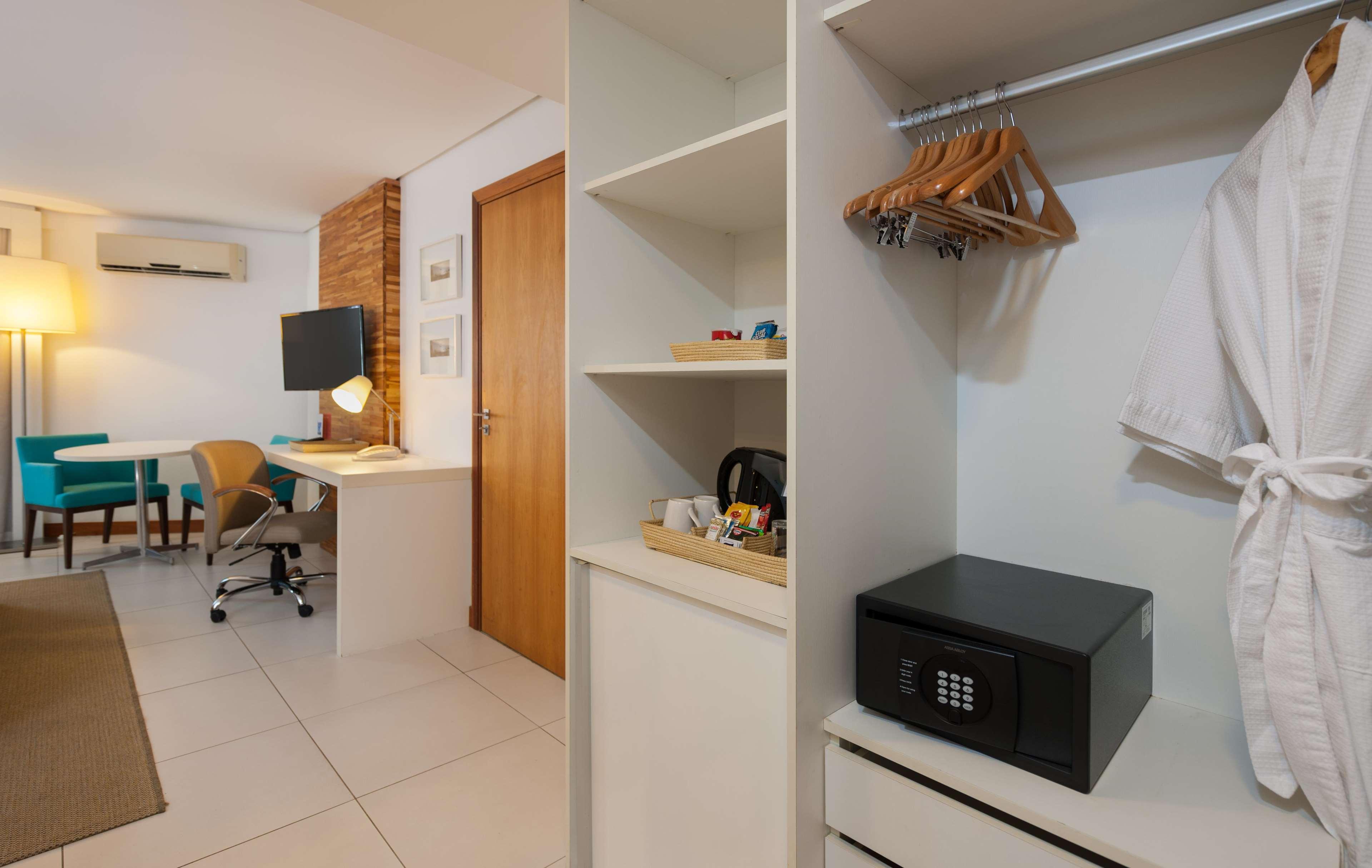 Best Western Premier Maceio Екстериор снимка A safe in a hotel room