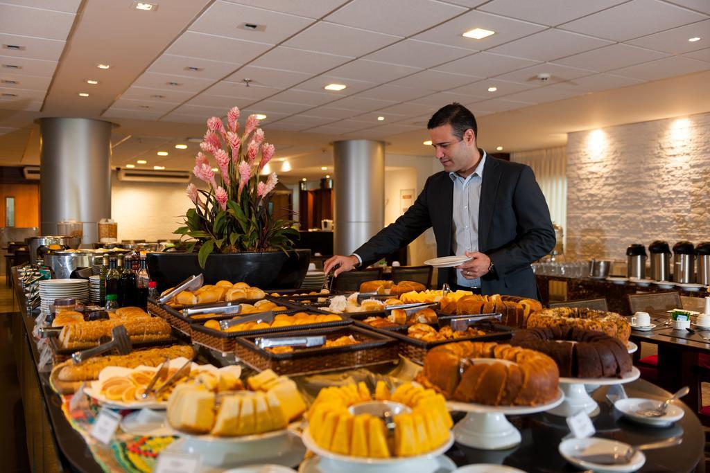 Best Western Premier Maceio Екстериор снимка A buffet at a hotel